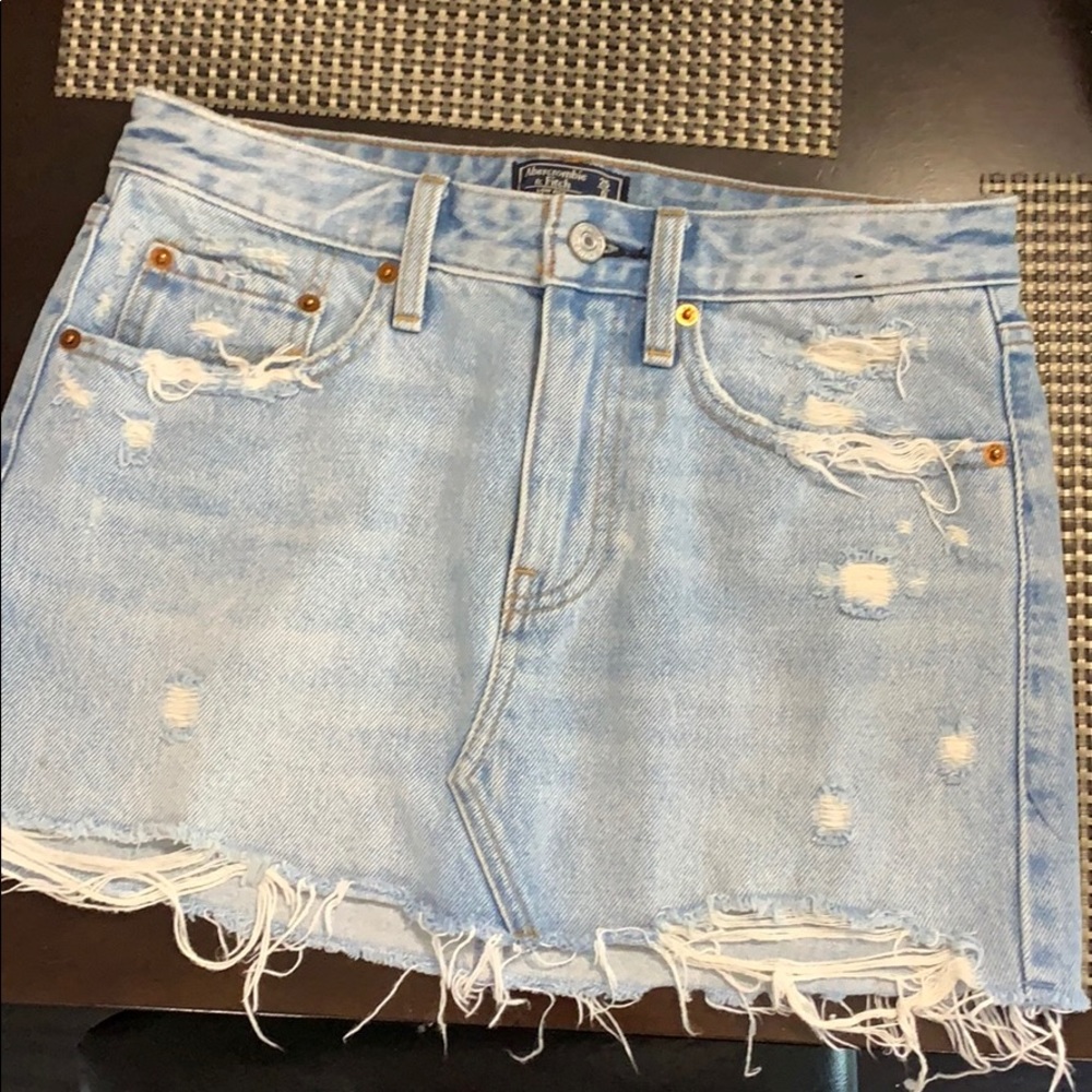 A&f mini skirt